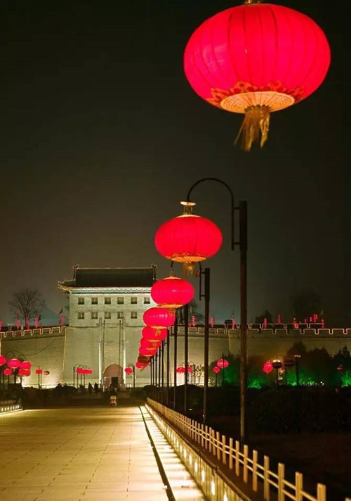 红红灯笼喜庆年