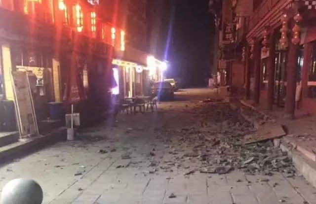 地震现场画面.webp.jpg