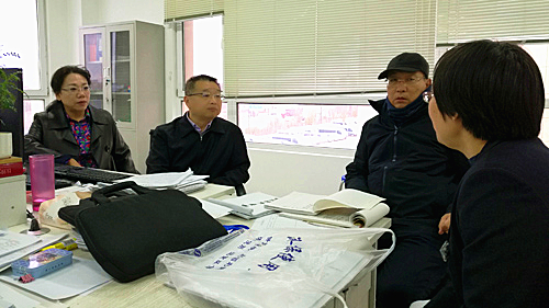 胡静林局长（左二）在涉事的沈阳市于洪区济华医院现场督导查处